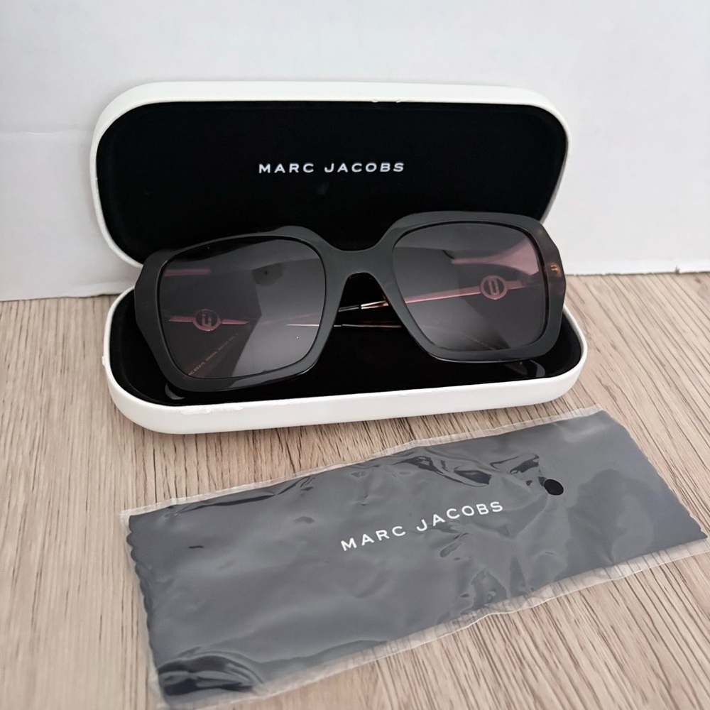 Marc Jacobs Square Sunglasses in Dark Tortoise with Gradient Lenses